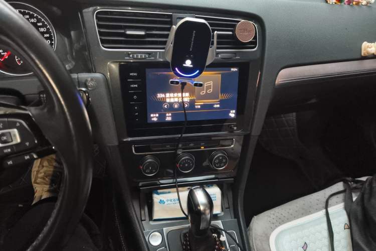 Used Volkswagen Golf 2020 Zhiai Edition 200TSI DSG Comfortable & Ambitious Version Audio And AC Panel