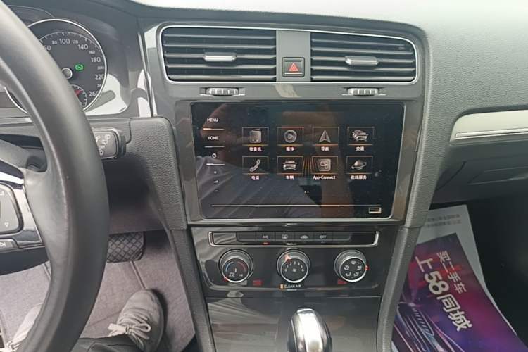 Used Volkswagen Golf 2020 Zhiai Edition 280TSI DSG Comfort Model Audio And AC Panel
