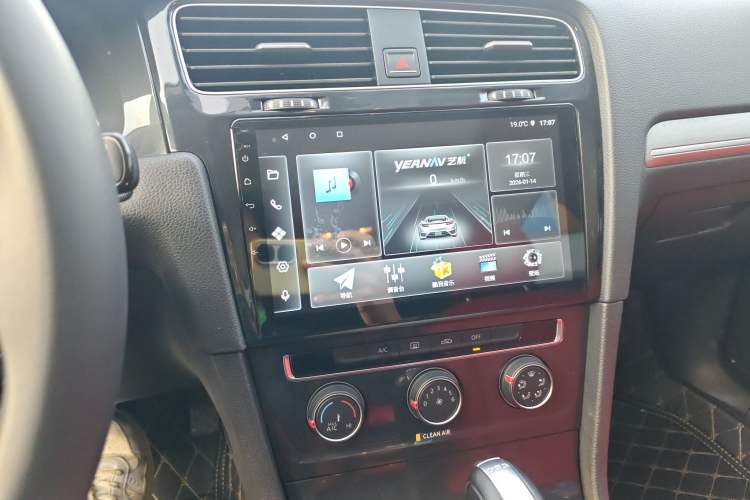Used Volkswagen Golf 2020 200TSI DSG Comfortable and Ambitious Edition Audio And AC Panel