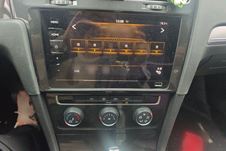 Used Volkswagen Golf 2020 Zhiai Edition 280TSI DSG Comfort Model Audio And AC Panel