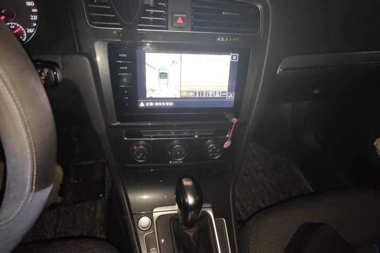 Used Volkswagen Golf 2020 Zhiai Edition 280TSI DSG Comfort Model Audio And AC Panel