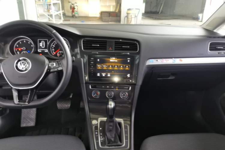 Used Volkswagen Golf 2020 Zhiai Edition 280TSI DSG Comfort Model Audio And AC Panel