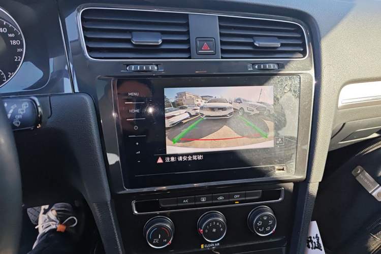 Used Volkswagen Golf 2020 Zhiai Edition 200TSI DSG Comfortable & Ambitious Version Audio And AC Panel