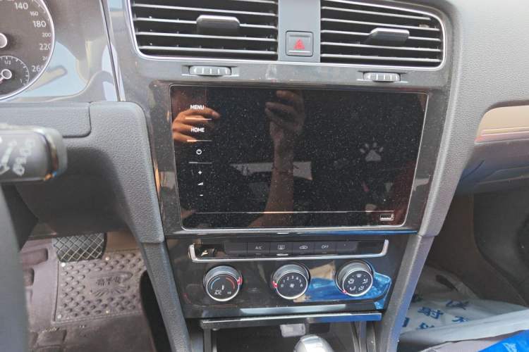 Used Volkswagen Golf 2020 Zhiai Edition 280TSI DSG Comfort Model Audio And AC Panel