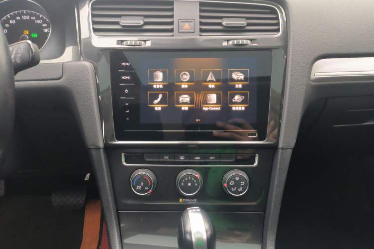 Used Volkswagen Golf 2020 Zhiai Edition 280TSI DSG Comfort Model Audio And AC Panel