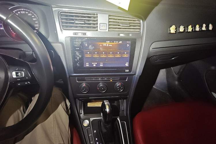Used Volkswagen Golf 2020 Zhiai Edition 280TSI DSG Comfort Model Audio And AC Panel