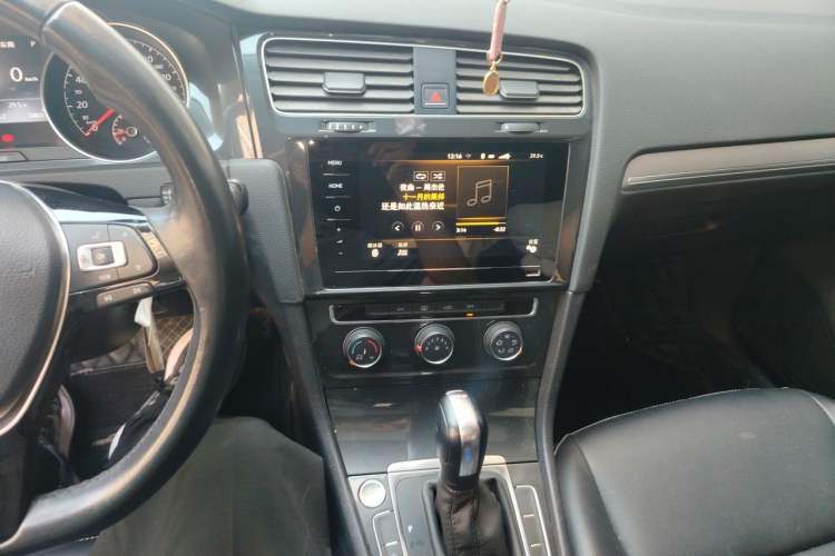 Used Volkswagen Golf 2020 Zhiai Edition 200TSI DSG Comfortable & Ambitious Version Audio And AC Panel