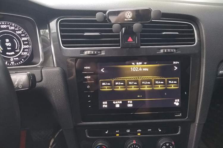 Used Volkswagen Golf 2020 280TSI DSG Luxury Edition Audio And AC Panel