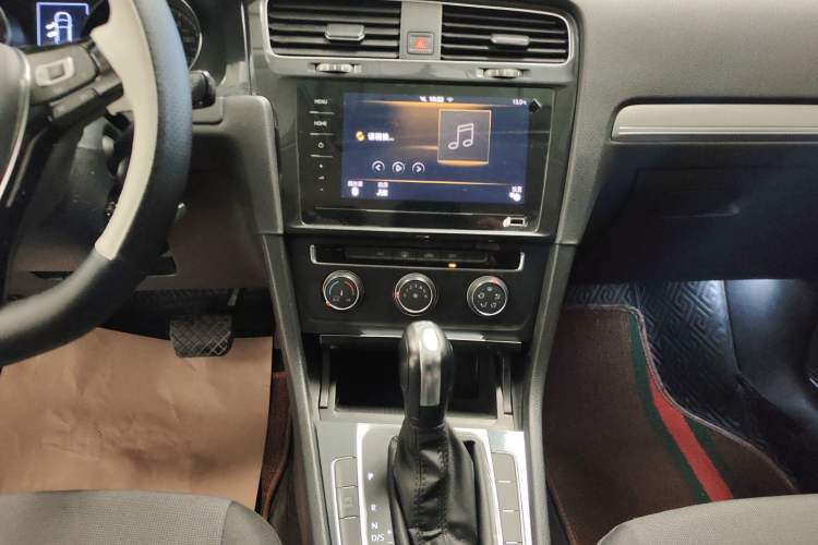 Used Volkswagen Golf 2020 200TSI DSG Comfortable and Ambitious Edition Audio And AC Panel