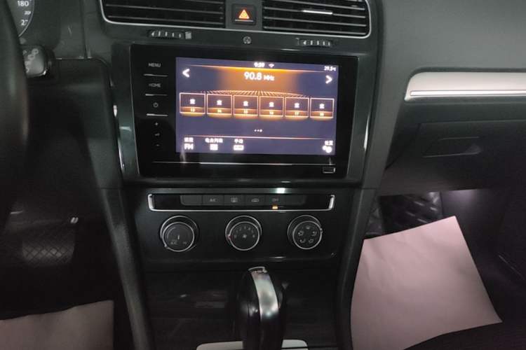 Used Volkswagen Golf 2020 Zhiai Edition 280TSI DSG Comfort Model Audio And AC Panel