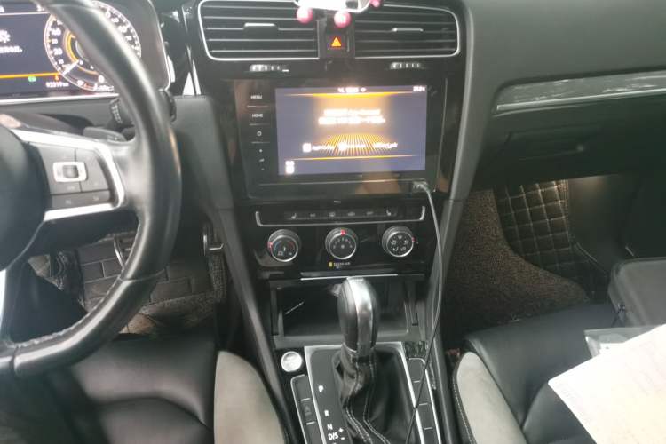 Used Volkswagen Golf 2020 Charming Edition 280TSI DSG R-Line Audio And AC Panel