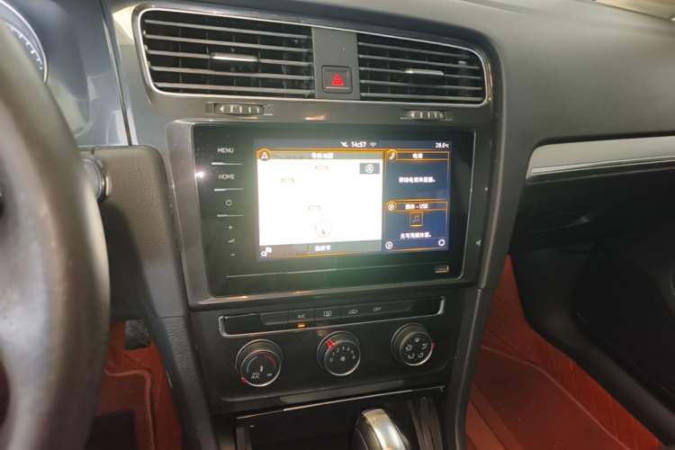 Used Volkswagen Golf 2020 Zhiai Edition 200TSI DSG Comfortable & Ambitious Version Audio And AC Panel