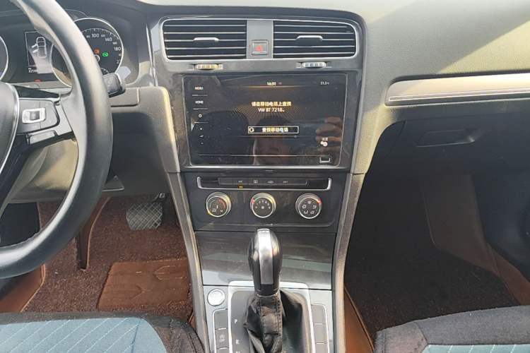 Used Volkswagen Golf 2020 Zhiai Edition 280TSI DSG Comfort Model Audio And AC Panel