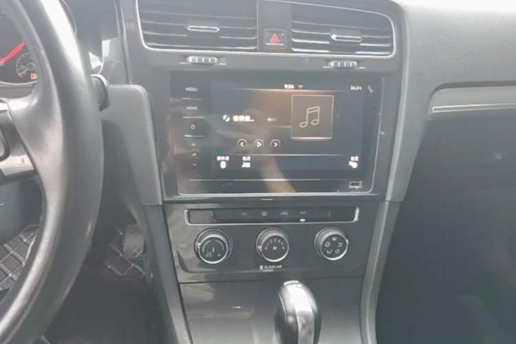 Used Volkswagen Golf 2020 Zhiai Edition 280TSI DSG Comfort Model Audio And AC Panel