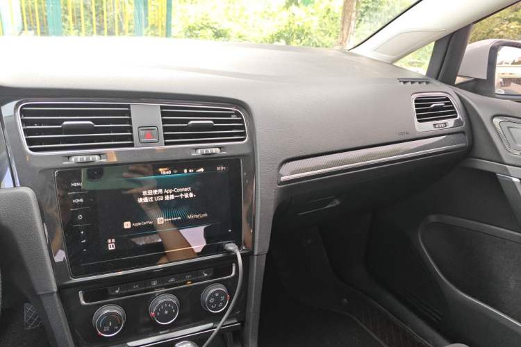 Used Volkswagen Golf 2020 Zhiai Edition 280TSI DSG Luxury Model Audio And AC Panel