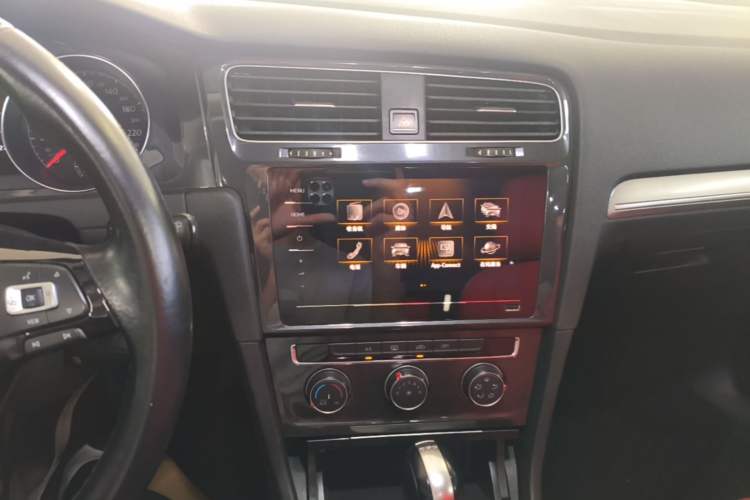 Used Volkswagen Golf 2020 200TSI DSG Comfortable and Ambitious Edition Audio And AC Panel