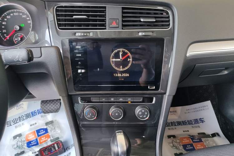 Used Volkswagen Golf 2020 Zhiai Edition 280TSI DSG Comfort Model Audio And AC Panel
