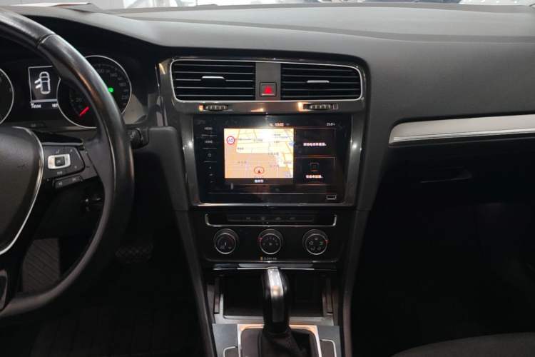 Used Volkswagen Golf 2020 200TSI DSG Comfortable and Ambitious Edition Audio And AC Panel