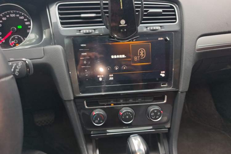 Used Volkswagen Golf 2020 Zhiai Edition 200TSI DSG Comfortable & Ambitious Version Audio And AC Panel