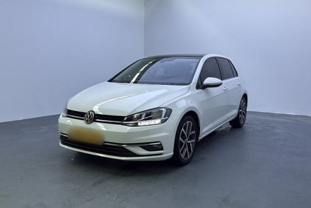 Ojetý Volkswagen Golf 2020 Zhiai Edition 280TSI DSG Comfort Model