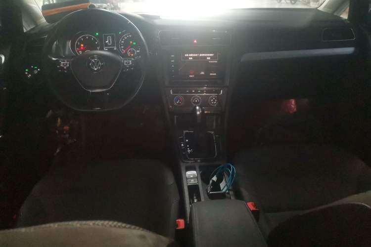 Used Volkswagen Golf 2020 280TSI DSG Comfort Version Center Console