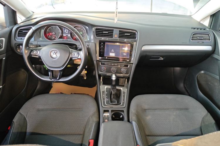 Used Volkswagen Golf 2020 280TSI DSG Comfort Version Center Console