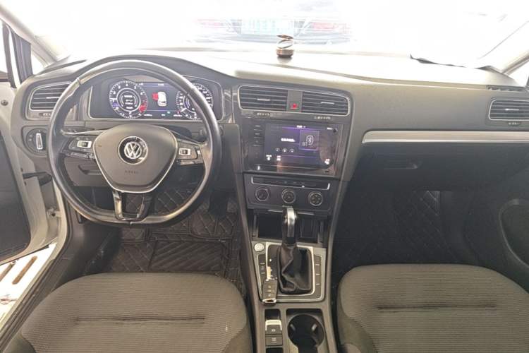Used Volkswagen Golf 2020 Zhiai Edition 280TSI DSG Comfort Model Center Console