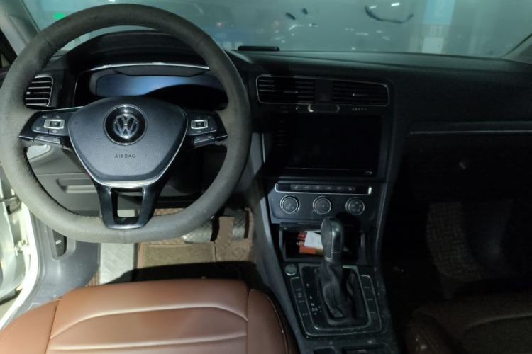 Used Volkswagen Golf 2020 Zhiai Edition 280TSI DSG Luxury Model Center Console