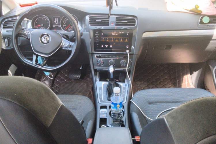 Used Volkswagen Golf 2020 280TSI DSG Comfort Version Center Console