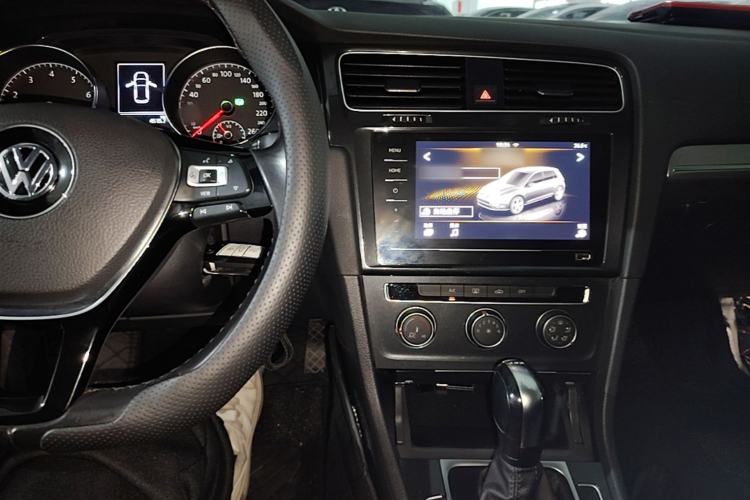 Used Volkswagen Golf 2020 200TSI DSG Comfortable and Ambitious Edition Center Console