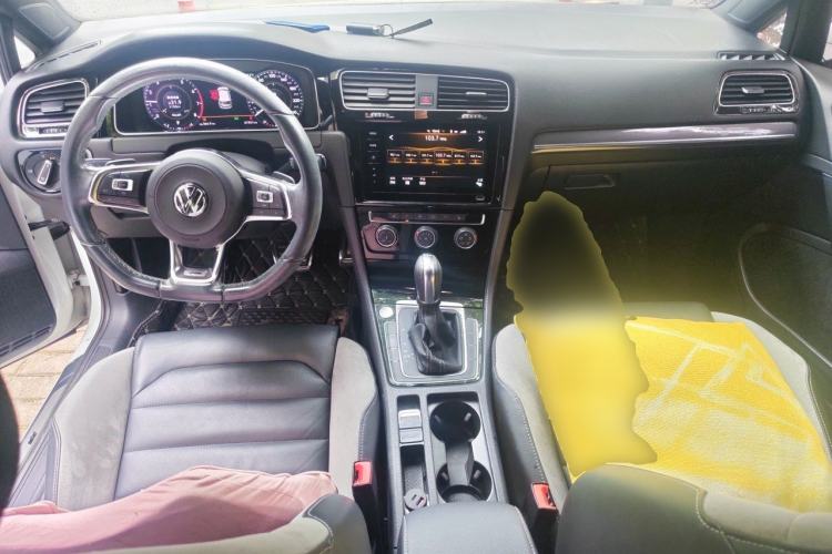 Used Volkswagen Golf 2020 Charming Edition 280TSI DSG R-Line Center Console
