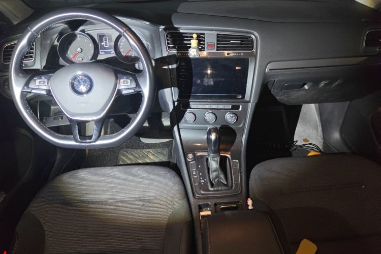 Used Volkswagen Golf 2020 Zhiai Edition 280TSI DSG Comfort Model Center Console