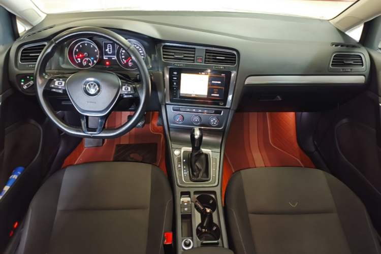 Used Volkswagen Golf 2020 Zhiai Edition 200TSI DSG Comfortable & Ambitious Version Center Console
