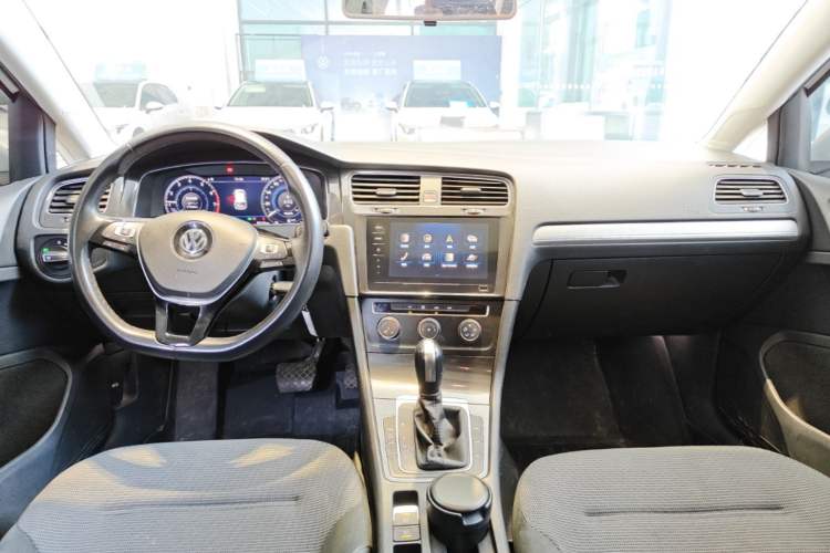 Used Volkswagen Golf 2020 280TSI DSG Comfort Version Center Console