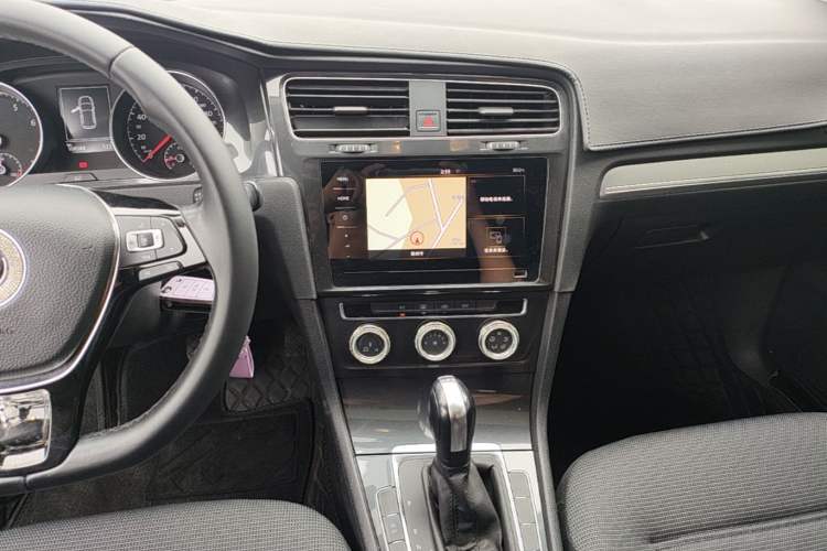Used Volkswagen Golf 2020 280TSI DSG Comfort Version Center Console