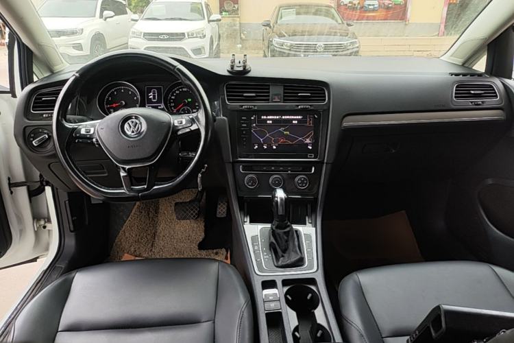 Used Volkswagen Golf 2020 200TSI DSG Comfortable and Ambitious Edition Center Console