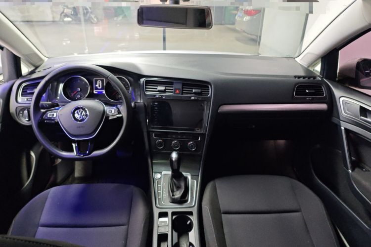 Used Volkswagen Golf 2020 Zhiai Edition 200TSI DSG Comfortable & Ambitious Version Center Console