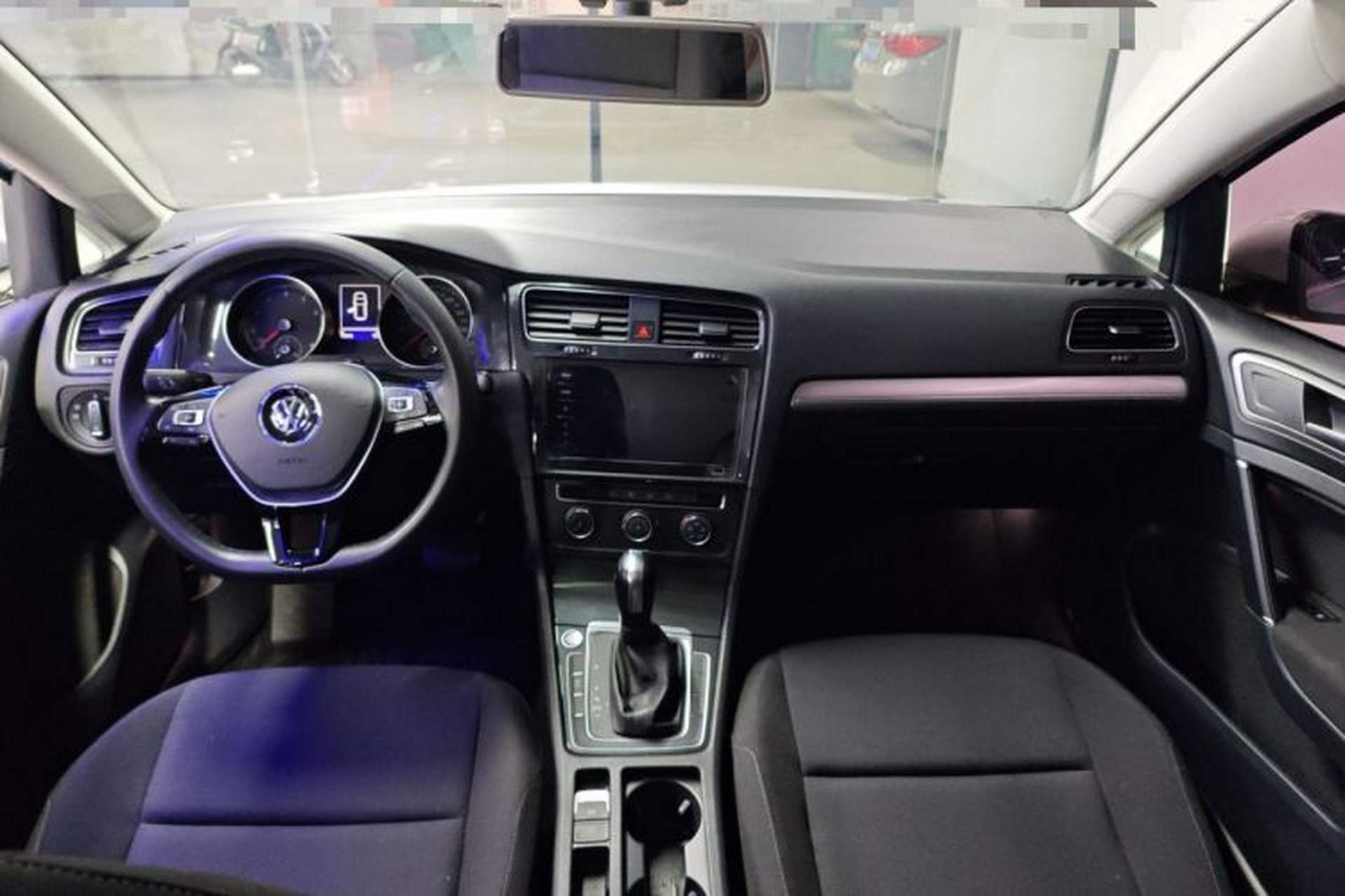 Used Volkswagen Golf 2020 Zhiai Edition 200TSI DSG Comfortable & Ambitious Version Center Console