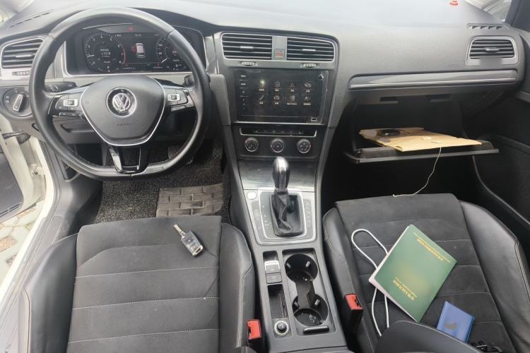 Used Volkswagen Golf 2020 Zhiai Edition 280TSI DSG Luxury Model Center Console