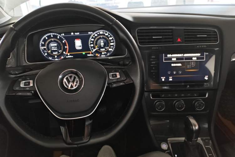 Used Volkswagen Golf 2020 Zhiai Edition 280TSI DSG Luxury Model Center Console