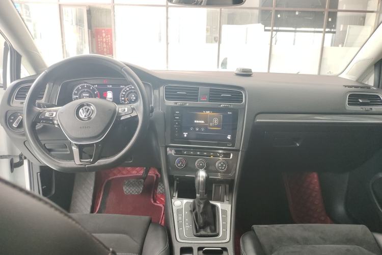 Used Volkswagen Golf 2020 280TSI DSG Luxury Edition Center Console