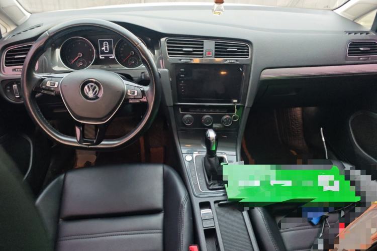 Used Volkswagen Golf 2020 Zhiai Edition 200TSI DSG Comfortable & Ambitious Version Center Console
