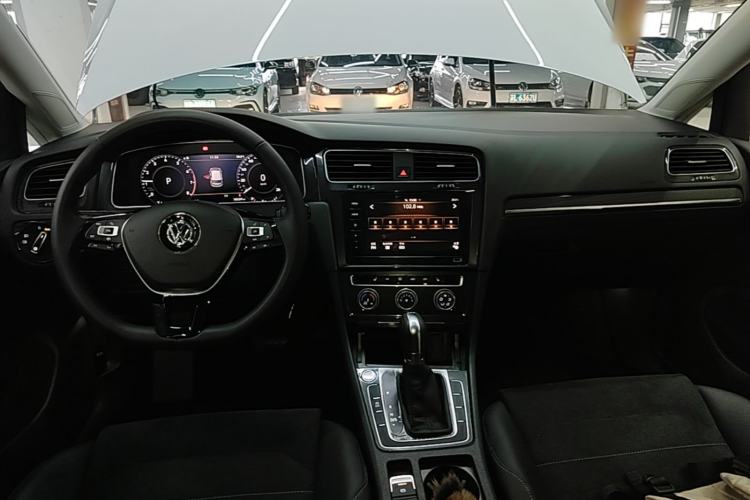 Used Volkswagen Golf 2020 Zhiai Edition 280TSI DSG Luxury Model Center Console