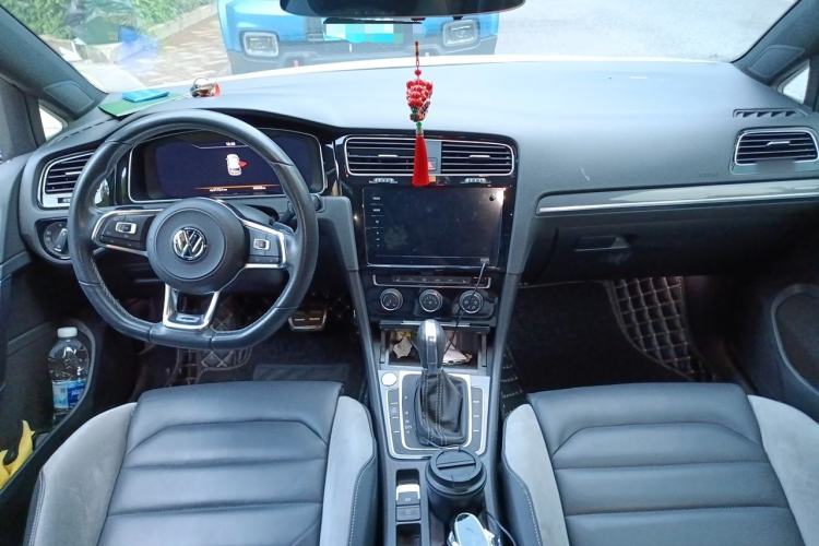 Used Volkswagen Golf 2020 Charming Edition 280TSI DSG R-Line Center Console
