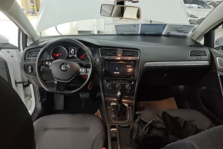Used Volkswagen Golf 2020 280TSI DSG Comfort Version Center Console