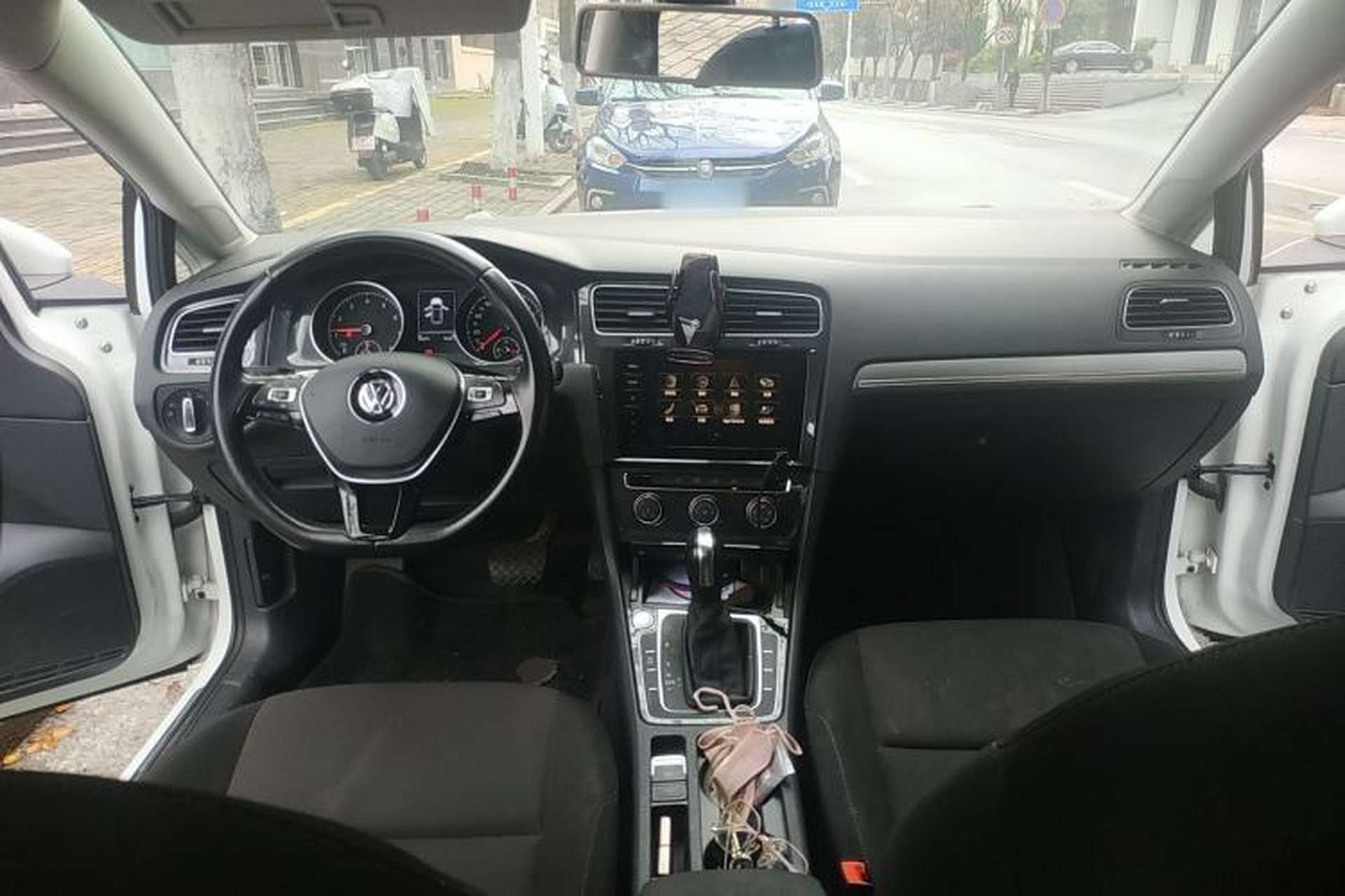 Used Volkswagen Golf 2020 Zhiai Edition 200TSI DSG Comfortable & Ambitious Version Center Console