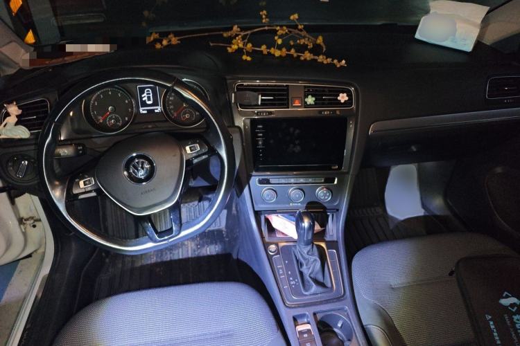 Used Volkswagen Golf 2020 Zhiai Edition 280TSI DSG Comfort Model Center Console