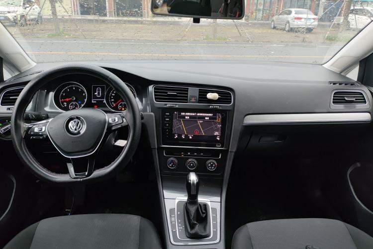 Used Volkswagen Golf 2020 200TSI DSG Comfortable and Ambitious Edition Center Console