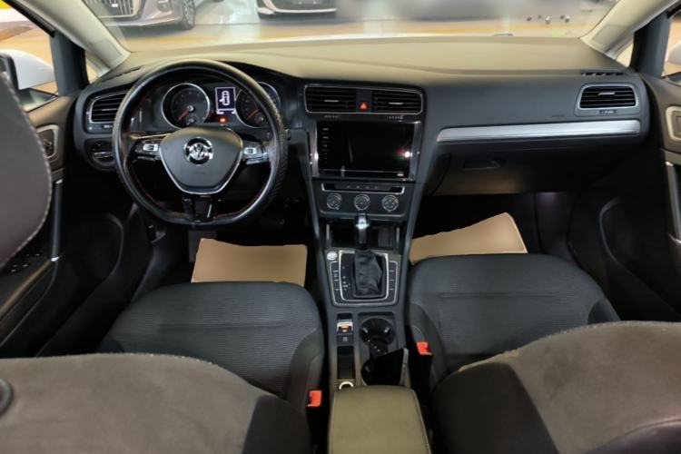 Used Volkswagen Golf 2020 Zhiai Edition 280TSI DSG Comfort Model Center Console