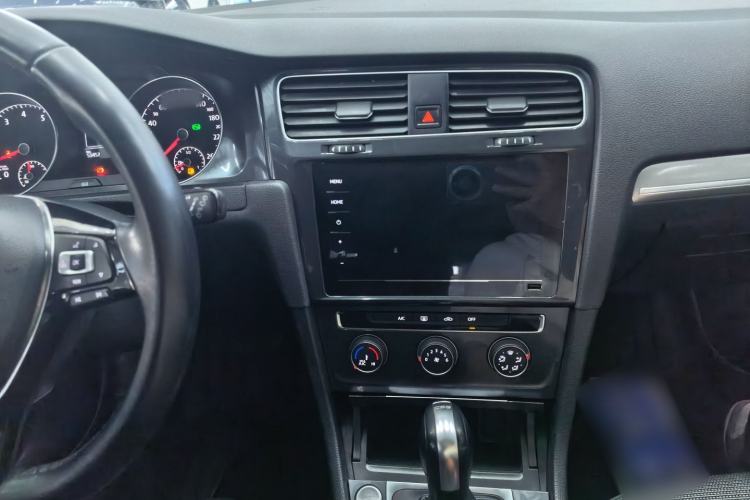 Used Volkswagen Golf 2020 Zhiai Edition 280TSI DSG Comfort Model Center Console